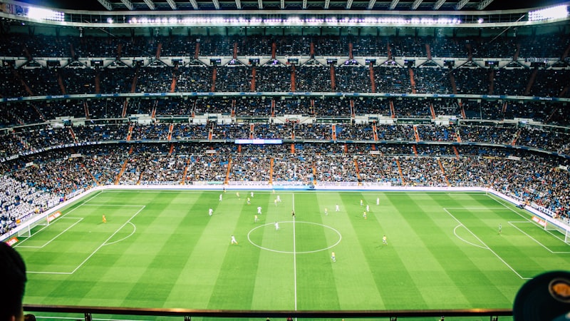 中超联赛精彩对决直播画面：上海海港对阵山东泰山